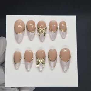 Elegant Gold and Cream Nail Set